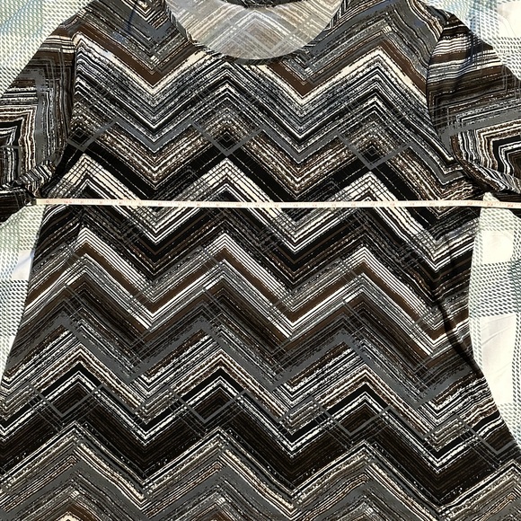 Chevron Patterned Tunic Top - Picture 3 of 6